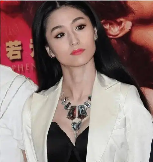 她被称娱乐圈最脏的女人,长的很漂亮,因为一部烂片火遍全国

