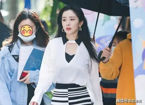 岁月不饶人35岁杨幂出席活动脸部垮塌,发福严重毫无少女感
