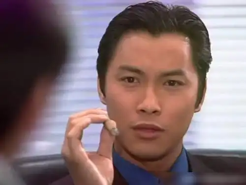 他是梅艳芳的入室弟子,与林心如拍戏走红,今50岁被称雷剧之王