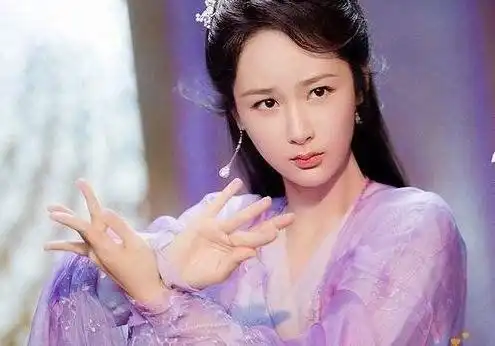 播放量排名前10的演员,靳东刚刚扑街,赵丽颖和孙俪性价比高