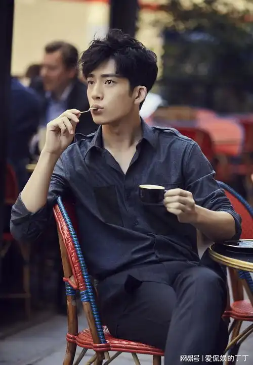 井柏然甜蜜夸赞刘雯素颜,狂撒狗粮网友刘雯素颜也美炸
