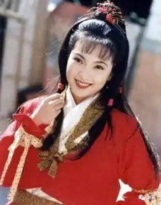 她是不输李若彤的古装女神却把自己整成鬼,却和小十岁富二代恋爱