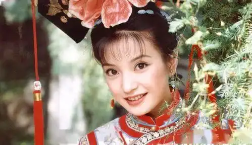 还珠格格小燕子的装扮,好看的那一套,她只穿过一次