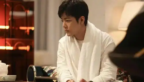 同扮演轮椅受伤,对比成毅和肖战,谁更崩溃