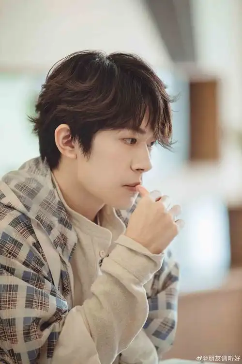 tfboys新闻200331易烊千玺朋友请听好高清剧照,明天胖了十斤的小可爱温暖相伴
