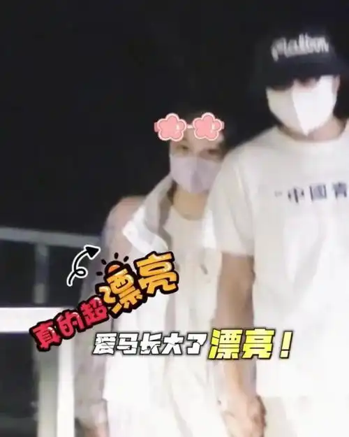 文章和大女儿同框出行,15岁爱马打扮时尚有气质,身高快赶上爸爸