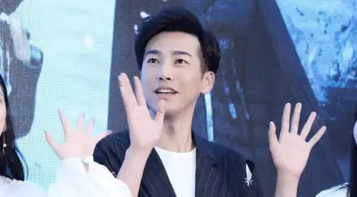 出道很早的邹廷威,外形变化不明显,演技却越来越成熟
