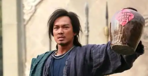 萧峰与郭靖谁天赋高降龙十八掌看不出强弱,答案与2门武功有关
