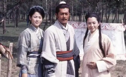 男主既喜欢女一又喜欢女二的剧,他受尽吐槽,只有这两人选对了