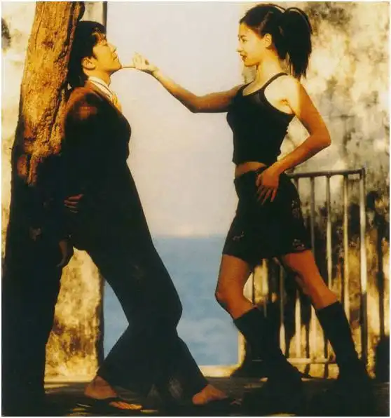 她18岁成名,26岁嫁给星二代,现38岁的她为了抚养两儿子再次拍戏