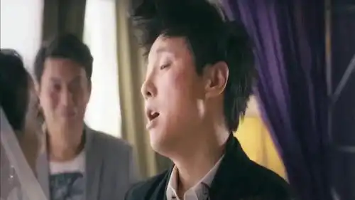 夏洛特烦恼夏洛喝醉对着新娘秋雅唱歌,袁华小眼神亮了
