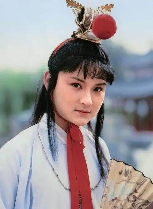 87版红楼梦剧组聚餐宝玉扮演者头发全白,66岁邓婕不生娃太年轻