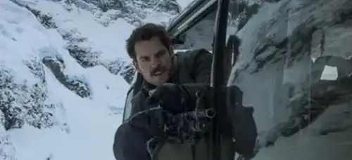 碟中谍6亨利卡维尔的手臂,为何做了个奇怪动作他终于解释