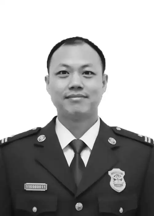 明天上午930,全民悼别英雄
