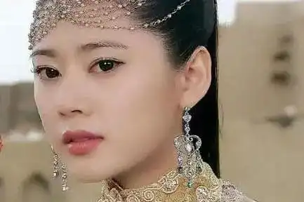 心疼秋瓷炫于晓光疑似出轨,被拍到在车上与美女亲密搂抱