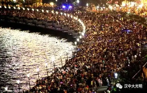 十一出游大开眼界,买一送一立减现金,再不疯狂就晚了