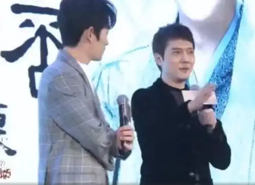 知否发布会现场赵丽颖未现身,两情敌同台,朱一龙冯绍峰商业互吹