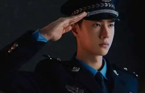 继有翡之后,王一博新剧冰雨火官宣剧照,警服造型惊艳