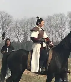 琅琊榜2风起长林曝片场照男主黄晓明亮相手握染血长枪
