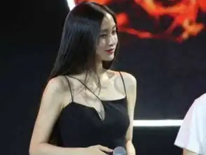 本就有出色的演技,再加上如此穿着,此时的她让人着迷
