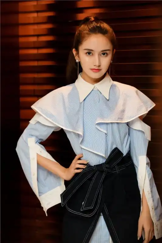 许你浮生若梦定档九月潜力小花帝娜闪亮出席发布会
