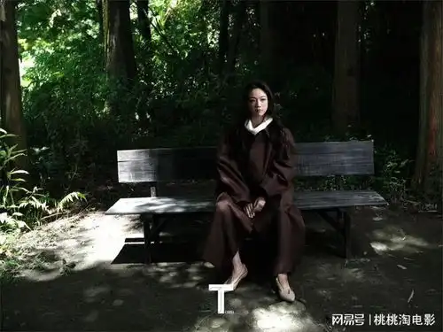 汤唯t杂志金九封面大片,经典风衣造型诠释早秋随性浪漫
