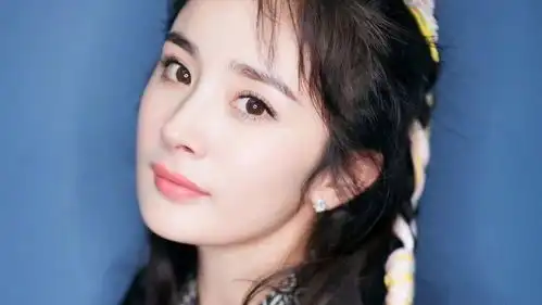 杨幂生日众多圈内好友祝福,让32岁的她依旧少女感满满的关键竟是因为她的心机唇妆
