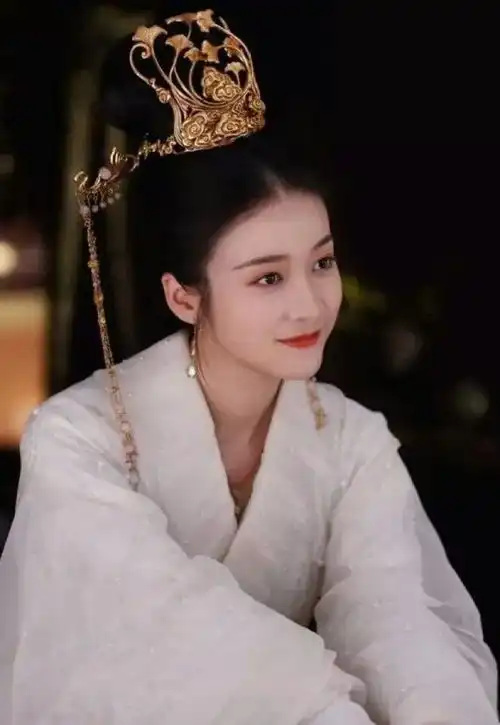 白发王妃开启剧组预算新模式