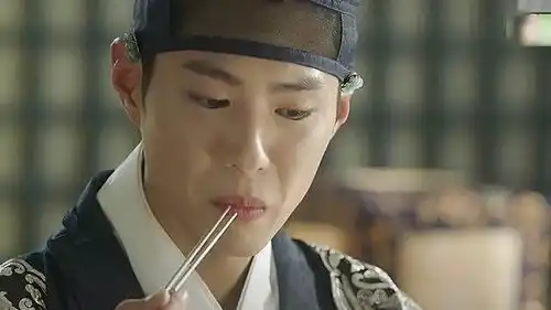小女子从小女扮男装混入皇宫,殊不知早被殿下识破了,这剧情我粉了