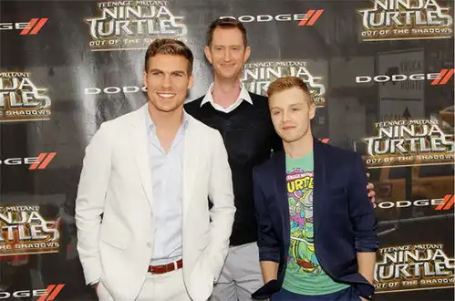 忍者神龟2全球首映爆炸贝绿箭侠再掀动作狂潮