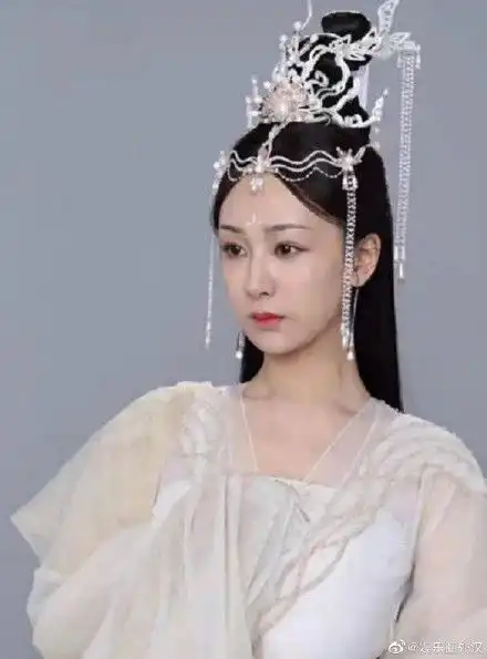 组图杨紫成毅沉香如屑路透曝光二人同框画面养眼
