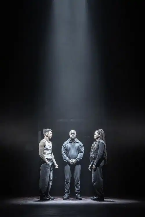 无惧争议,汤姆霍兰德新版舞台剧罗密欧与朱丽叶完成预演
