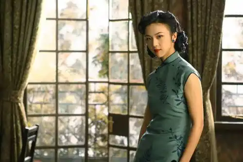 张爱玲衣如其人,一个被时代埋没的服装设计师