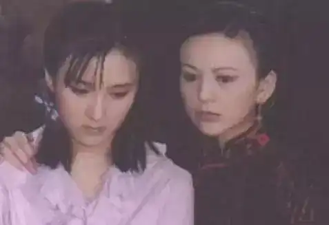 出演情深深雨蒙蒙成名,嫁入豪门多年,如今成这样
