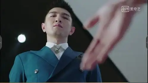 倾城时光林浅错用u盘被定位,家里遭人乱翻,厉致诚酒后再救美
