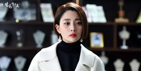 殷桃的嘴为什么永远都破一块,不是上火
