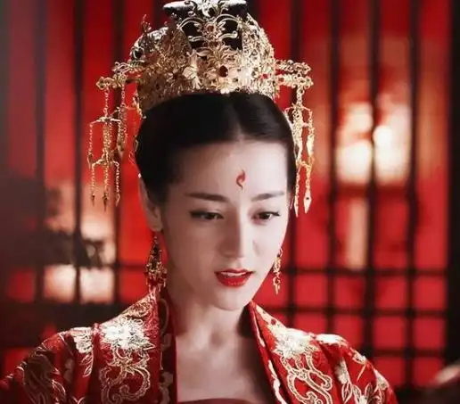 戴金色头饰最美5大的女星,唐嫣上榜,杨幂第4,第一盛世美颜
