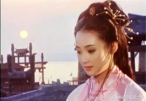 10首夸人漂亮的诗,李白深得玄宗欣赏,苏轼直到今天还受欢迎