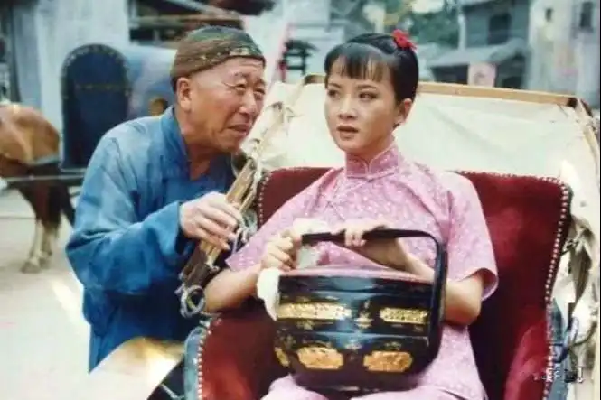 谢兰合作过张国荣,因大宅门走红,如今出演八零九零让人认不出