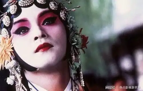 电影霸王别姬中有两个比较触动我的点,都是从演员的台词中来

