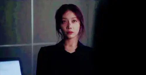 黑暗荣耀中疯批病态恶女李莎拉的扮演者金赫拉
