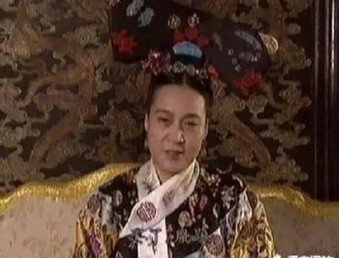 雍正王朝中,十四爷回京奔丧,他的母亲德妃阻止,为什么他要一把推开