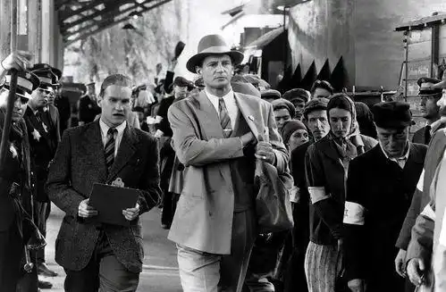 凡人之躯比肩神明,他人眼中的纳粹,却拯救了几十万国人
