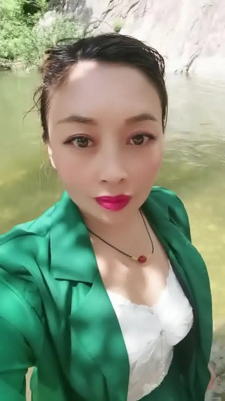 蓝色妖姬唇釉防水不沾杯不掉色自用好物分享
