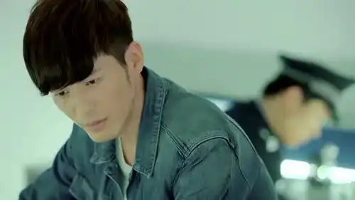 美人为馅韩沉调侃苏眠,苏眠直接来气,韩沉眼看不妙直接公主抱