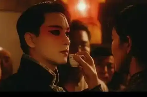 为什么陈凯歌会请张国荣演霸王别姬
