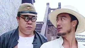 歪嘴嘲笑翻译官吓尿裤子,挨了两个大嘴巴
