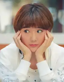 毛晓彤美味奇缘萌美至极,这俏皮的短发好适合她
