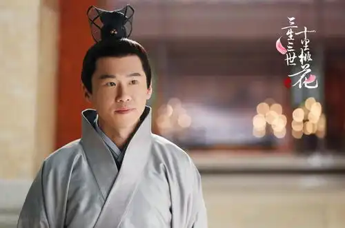 演员王骁45岁走红,娶平凡妻子生一女,是母亲王馥荔的骄傲
