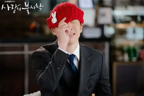 权相佑和爱妻孙泰英浪漫约会,重现寄居蟹名场面
